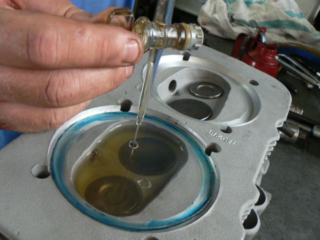 Measuring combustion chamber volume in VW heads